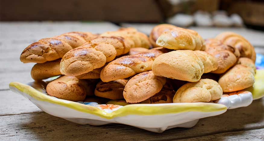 Biscotti a treccia con latte Sole